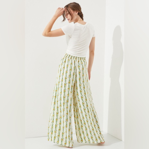 High Waist Floral Wide Leg Pants - Picture 4 of 5